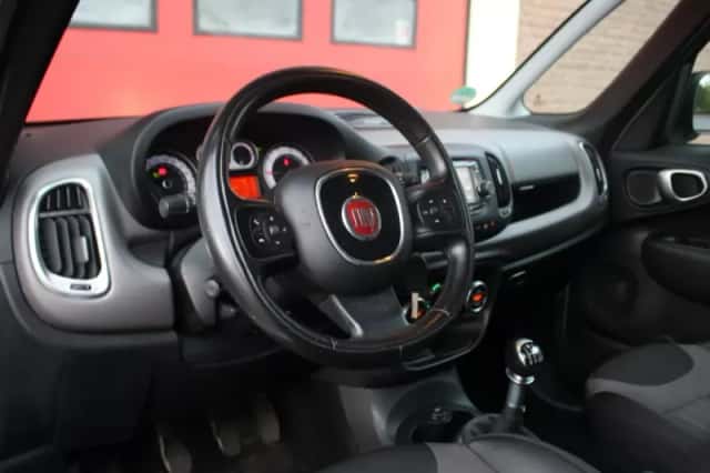 Fiat 500L (2016) thumbnail 3