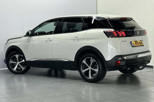 Peugeot 3008 (2021) thumbnail 4