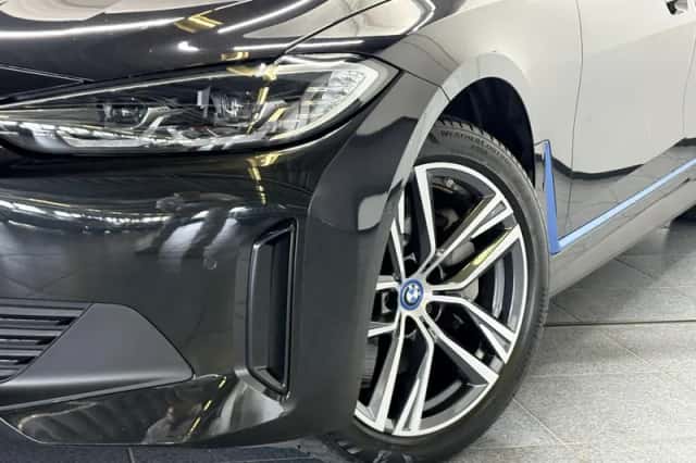BMW i4 (2023) thumbnail 2