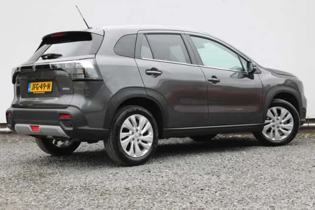 Suzuki S-Cross (2025) thumbnail 2