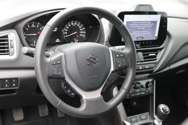 Suzuki S-Cross (2025) thumbnail 4
