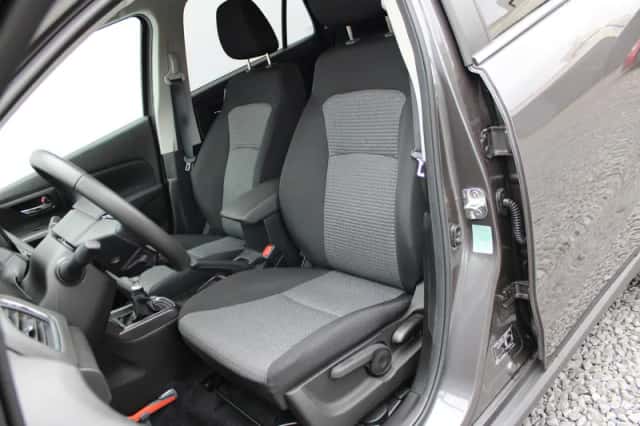 Suzuki S-Cross (2025) thumbnail 5