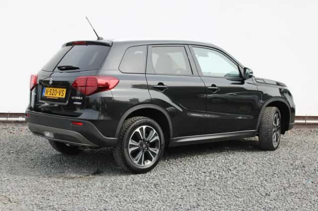 Suzuki Vitara (2022) thumbnail 4