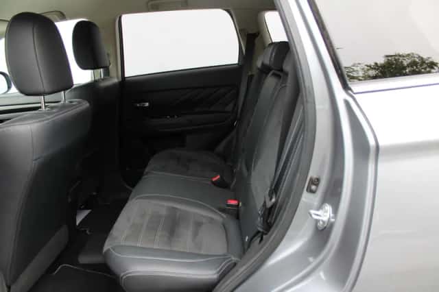 Mitsubishi Outlander (2016) thumbnail 6