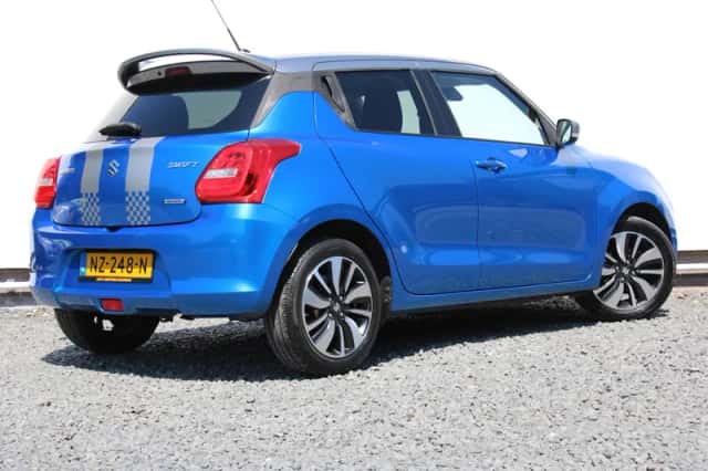 Suzuki Swift (2017) thumbnail 2