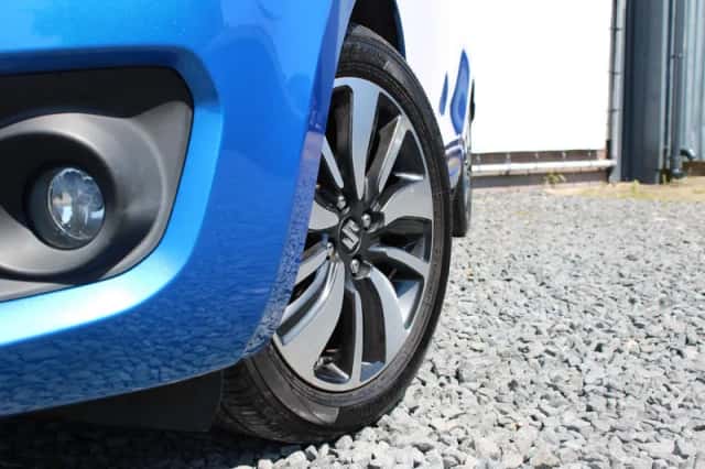 Suzuki Swift (2017) thumbnail 3