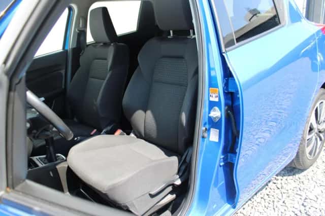 Suzuki Swift (2017) thumbnail 4