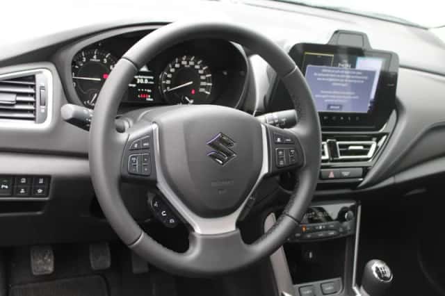 Suzuki S-Cross (2026) thumbnail 4