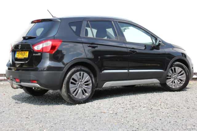 Suzuki SX4 S-Cross (2016) thumbnail 2