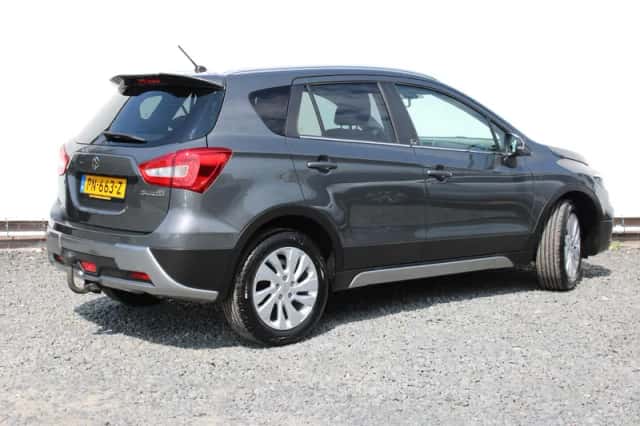 Suzuki S-Cross (2017) thumbnail 4