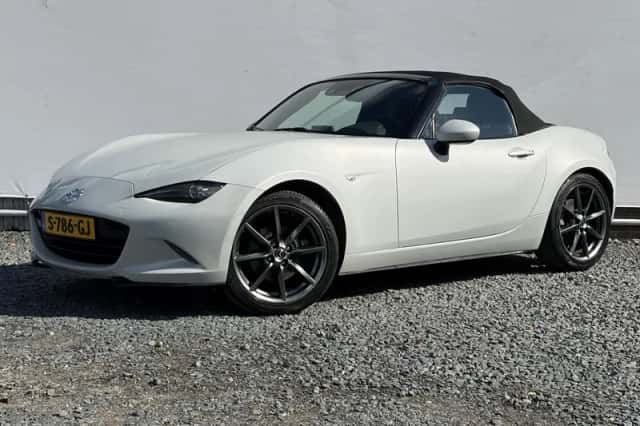 Mazda MX-5 (2017) thumbnail 2