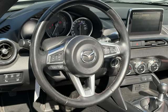 Mazda MX-5 (2017) thumbnail 5