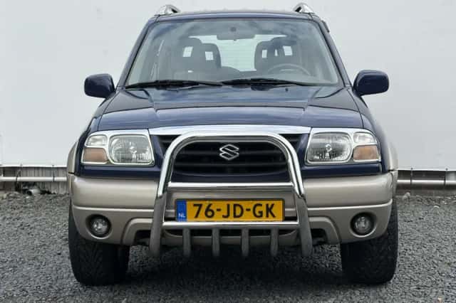 Suzuki Grand Vitara (2002) thumbnail 3