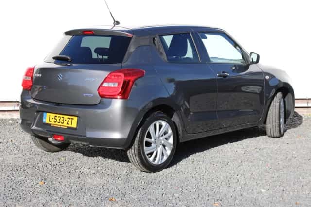 Suzuki Swift (2021) thumbnail 4