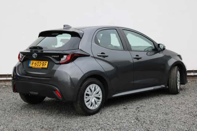 Toyota Yaris (2022) thumbnail 4