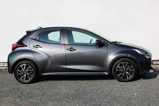 Toyota Yaris (2022) thumbnail 2