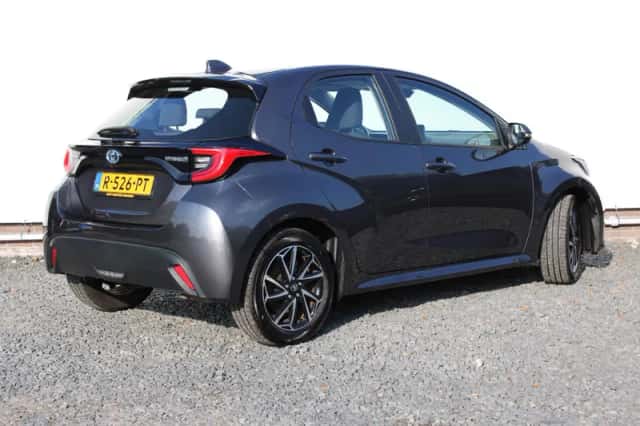Toyota Yaris (2022) thumbnail 4