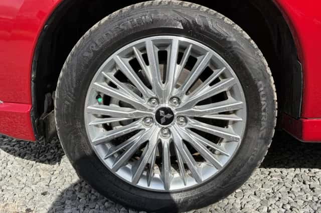 Mitsubishi Outlander (2020) thumbnail 4