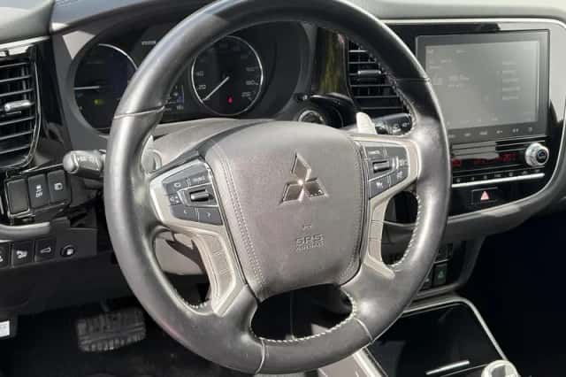 Mitsubishi Outlander (2020) thumbnail 5