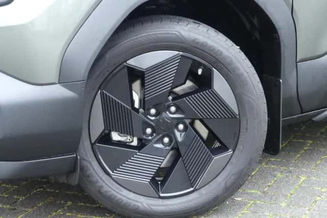 Suzuki e-Vitara (2026) thumbnail 4