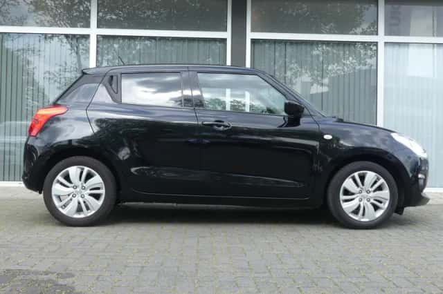 Suzuki Swift (2019) thumbnail 5