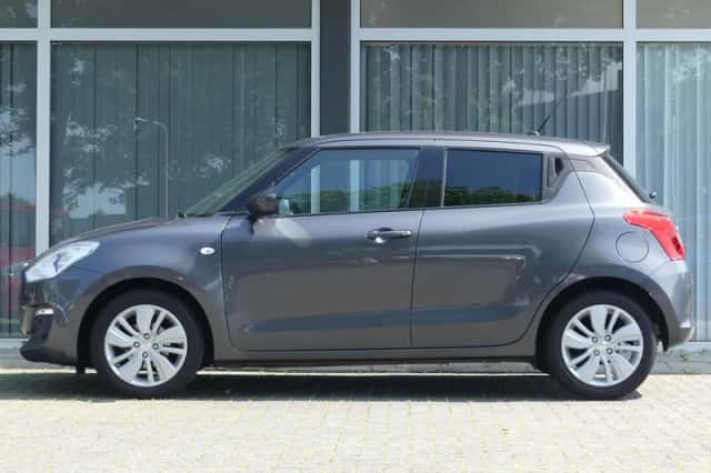 Suzuki Swift (2018) thumbnail 2