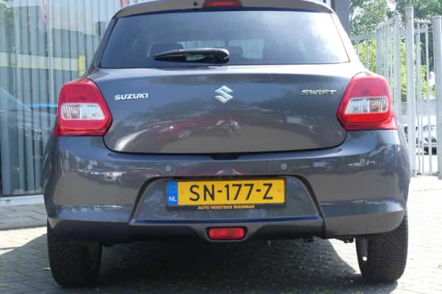 Suzuki Swift (2018) thumbnail 6