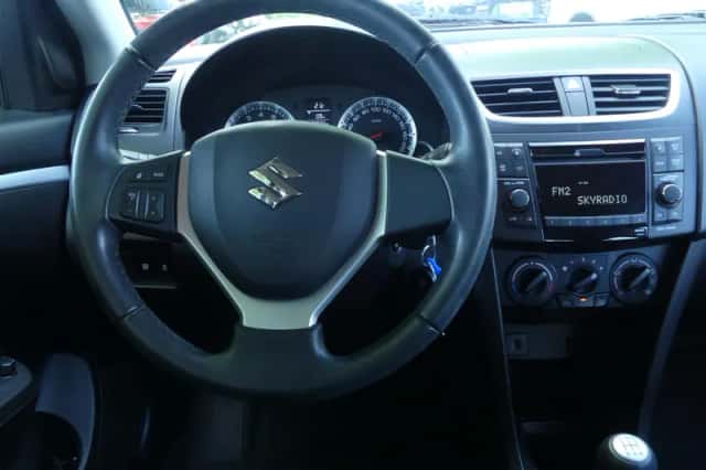 Suzuki Swift (2014) thumbnail 3