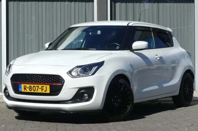 Suzuki Swift (2021) thumbnail 2