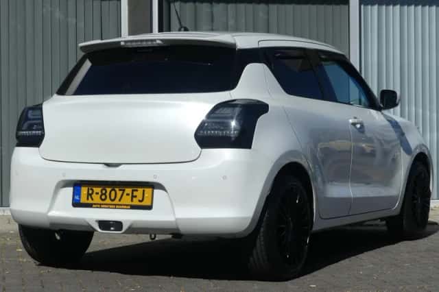 Suzuki Swift (2021) thumbnail 3