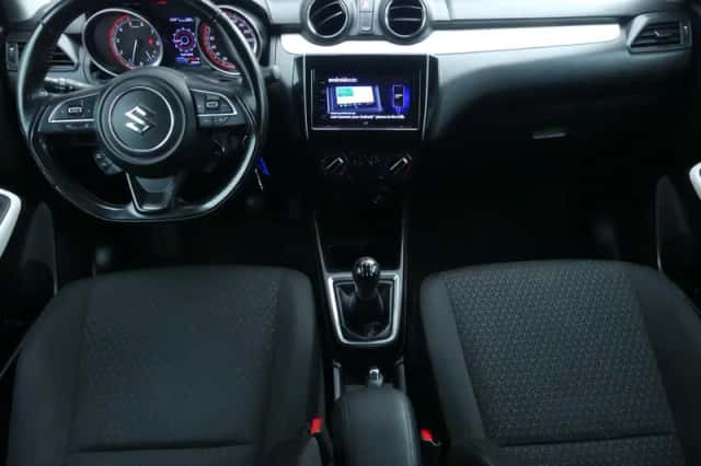 Suzuki Swift (2021) thumbnail 6