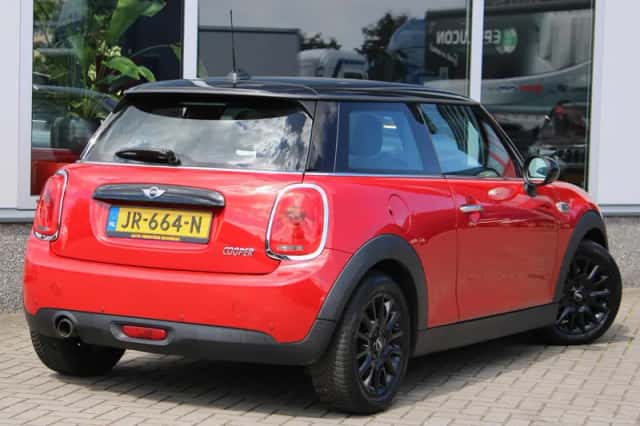 MINI Cooper (2016) thumbnail 3