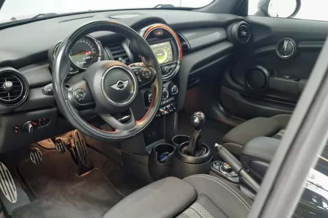 MINI Cooper (2016) thumbnail 6