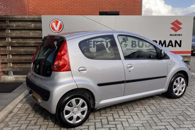 Peugeot 107 (2010) thumbnail 4