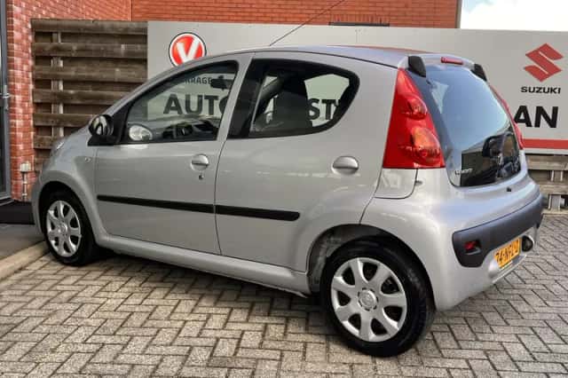 Peugeot 107 (2010) thumbnail 5