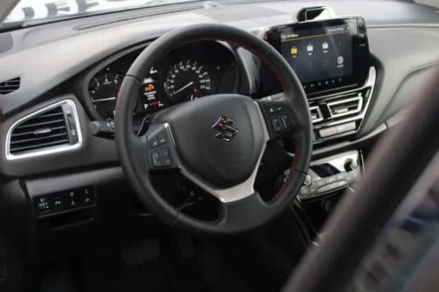 Suzuki S-Cross (2026) thumbnail 4
