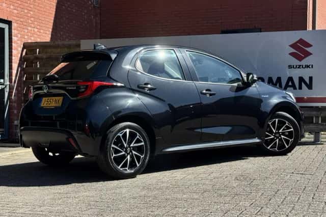 Toyota Yaris (2020) thumbnail 3