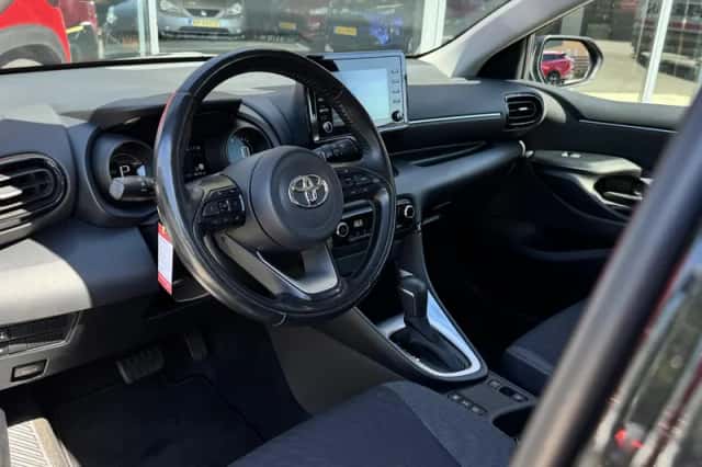 Toyota Yaris (2020) thumbnail 5