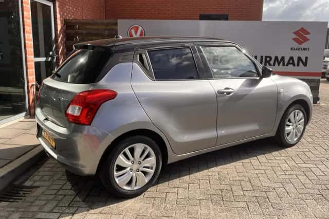 Suzuki Swift (2017) thumbnail 2