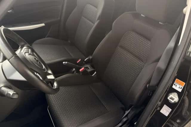 Suzuki Swift (2019) thumbnail 5