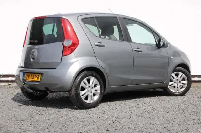 Opel Agila (2012) thumbnail 3