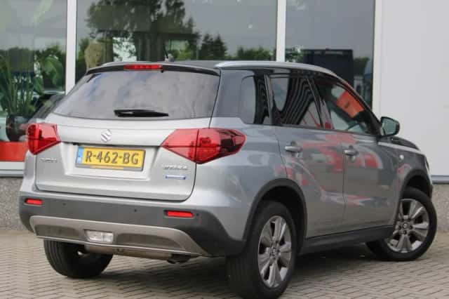 Suzuki Vitara (2022) thumbnail 3