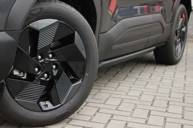 Suzuki e-Vitara (2026) thumbnail 2