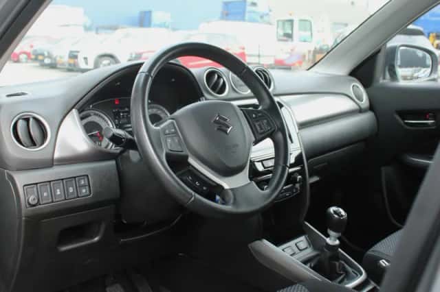 Suzuki Vitara (2022) thumbnail 5