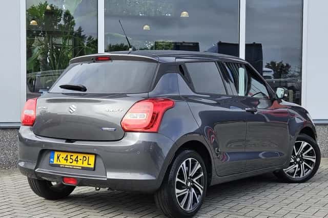 Suzuki Swift (2021) thumbnail 3