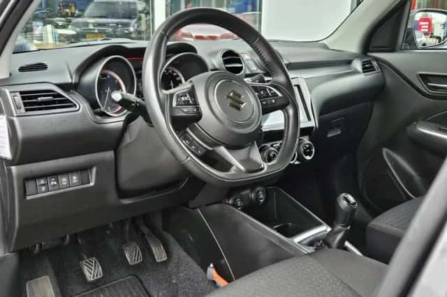 Suzuki Swift (2021) thumbnail 6