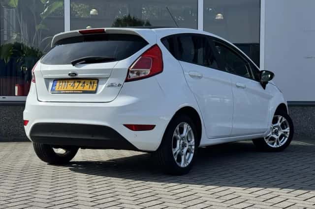 Ford Fiesta (2015) thumbnail 2
