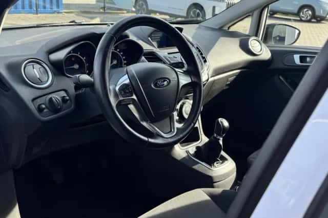 Ford Fiesta (2015) thumbnail 3