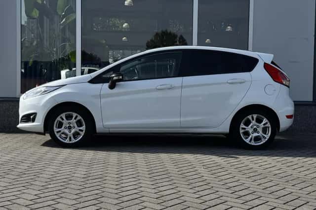 Ford Fiesta (2015) thumbnail 5