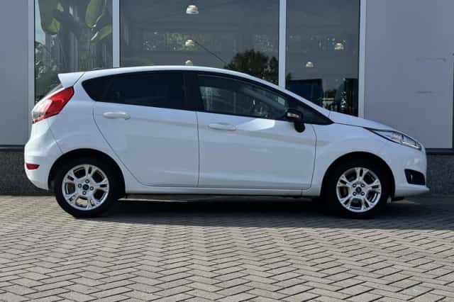 Ford Fiesta (2015) thumbnail 6